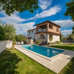 Villa Tina in Pinezići (Haus für 10 Personen)