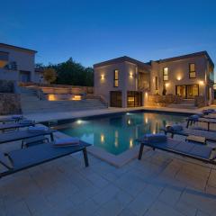 Stunning Home In Vrh With Sauna