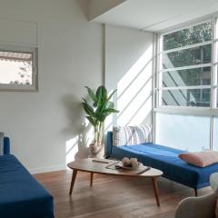 Refined Gordon 1BR Apartment with balcony by FeelHome