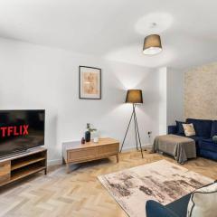 Winter Sale! Large and Stylish Abode in Nottingham