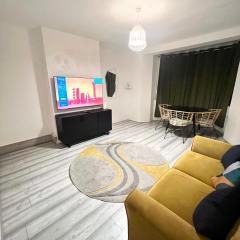 2 Bedroom flat with Balcony in White City, Hammersmith