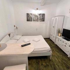 FLH - Chic Studio in Old Town
