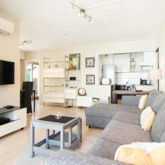 Elegant Apt w/2 Terraces/Mins to Beach & Shops