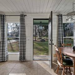 Lakeside Landing, Waterfront, With Kayaks & Canoes