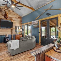 Red River Lodge With Panoramic River View