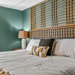 Chic Cypress View Cabin Wkayaks & Canoes