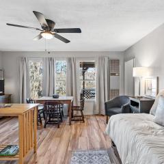 Lakefront Southern Pearl With Kayaks & Canoes