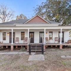 Southern Magnolia House With Porch Swing