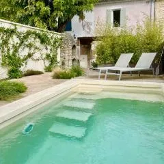 Mazet avec piscine, parking et clim dans le centre