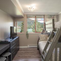 2BR in Nicklaus North Clubhouse, Lake and Mountain Views, Gas Fireplace, Parking