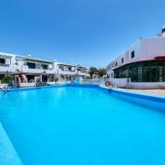 Apartment La Vela Azul -POOL & TENNIS - free AC &Good WIFI- Smart TV