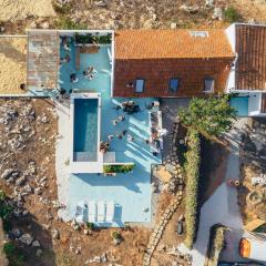 Nature Retreat with Heated Pool Hot Tub BBQ and Amazing Views