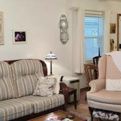 Cozy cottage near the beach with internet, AC, Washer/Dryer