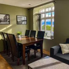 Two-Bedroom City Apartment with Fire Place, Free Parking and Fjordview Terrace - Calm and Central