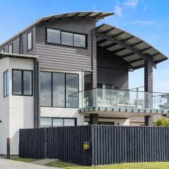 Beachfront Paradise - Papamoa Beach Holiday Home