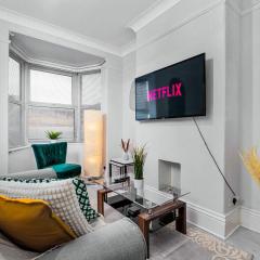 Stylish 4-Bed Home in Sheffield