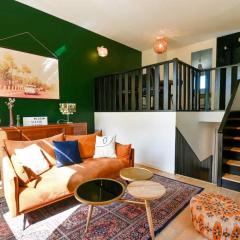 Elegant 2 bedroom triplex with parking Honfleur