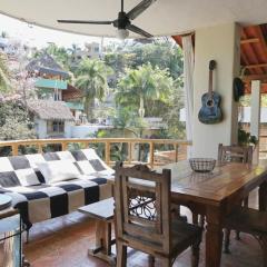 Casa Redonda Penthouse, In the Heart of Sayulita with ocean view and rooftop palapa with hammock