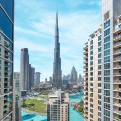 Luxe 4 bedroom Apartment I Burj Khalifa & Fountain Views I Free Gym, Pool, Parking, Wi-Fi and PS5 I by Skyline Serenity