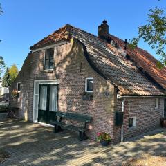 Oude gerestaureerde boerderij met bedstee