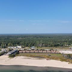 New! Carpe Diem 365 - Very Cute Lakefront Condo!