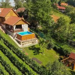 Rustic Cottage With Heated Pool - Happy Rentals