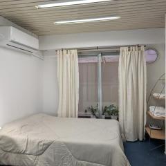 Cómodo y tranquilo departamento con patio