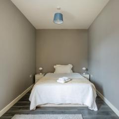 Modern double room with shared bathroom