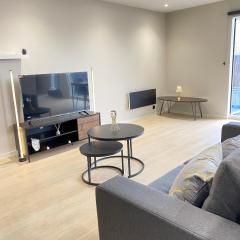 Luxurious, High-End 2-Bedroom with Balcony