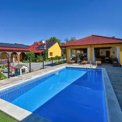 2 Bedroom Cozy Home In Gornja Ploscica