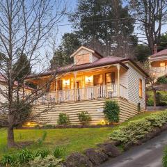 Charnwood Cottages in Warburton