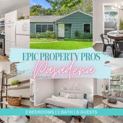 3 Bedroom Home The Neighborhood Spot desks in 2 rooms high speed Internet wifi Kick Back & Relax close to Houston Hobby Airport 5 star superhost