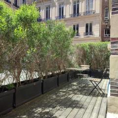 Beautiful apartment with terrace in Paris 8