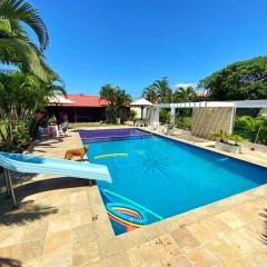 Linda Casa de Praia em Jaconé com Piscina & Quadra