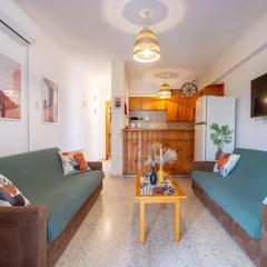 5-min to the beach, 1-bed apt