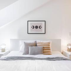 Elegant 4-Guest Retreat near Old Town