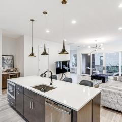 1 Mi to Downtown Nashville Townhome with Balcony!