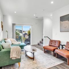 Fresh & New Downtown La Condo!