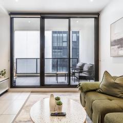 Central & Stylish in St Kilda w AC, WiFi & Balcony
