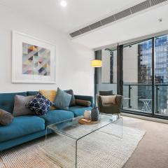 Central Southbank Apt w Balcony, Pool & Parking