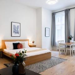 Elegant Spacious Old Town Studio