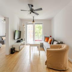 Artyleryjska Apartment for 6 people by BookingHost