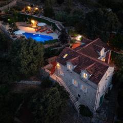 "Villa Kostela"-Villa in nature with 4 bedrooms, 2 bathrooms and 2 kitchens