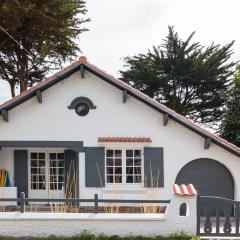 Proche plage et marché, grand jardin, barbecue 9 pers