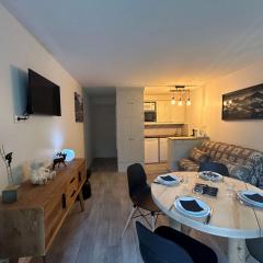 Studio skis aux pieds, 3 pers, centre Méribel, balcon, TV, fibre - FR-1-180-638