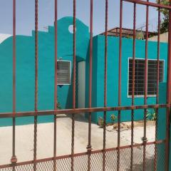 Casa Turquesa enfrente de parque