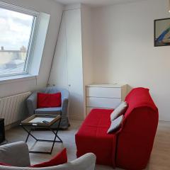 Charming 2 rooms in front of the Square Montholon