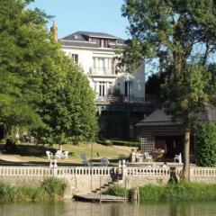 Maison de famille de charme en pleine nature en bord de rivière à 20 min d'Angers