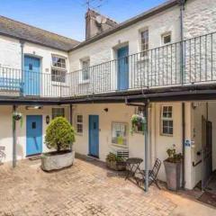 Centrally located, beautifully presented apartment