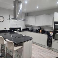 Beautiful AND Cosy -Home Sweet Home